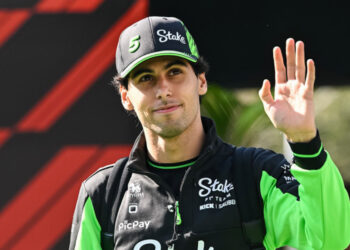 Bortoleto sonha com top 10 na estreia em Interlagos: “Estou totalmente preparado”