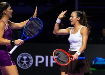 Luisa Stefani avança à semifinal inédita de duplas no WTA Finals